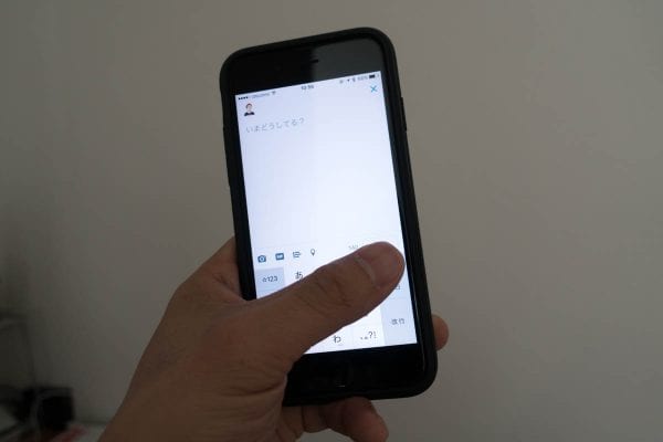iPhone 7も苦労するレベルではないが、両手の方が楽