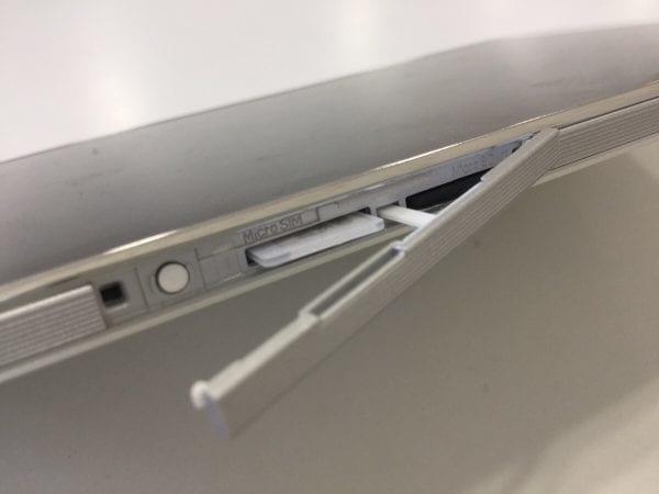 dtab d-02H に取り付けます