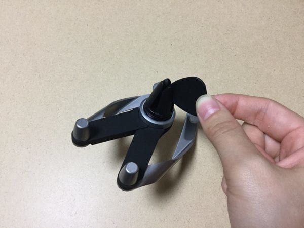 見やすい角度に微調整が出来ます