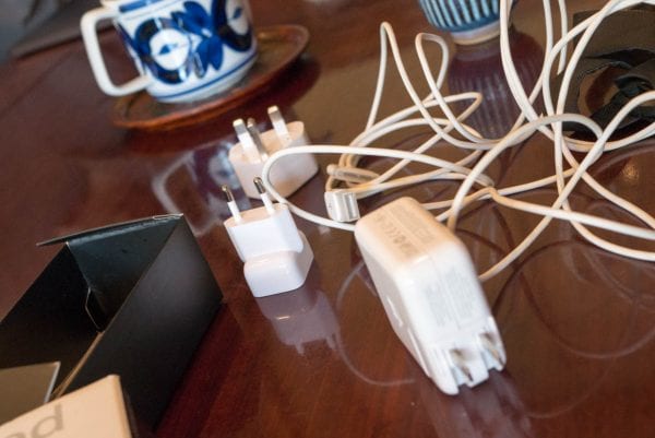 充電用とデータ転送用が分かれている辺り、時代を感じる