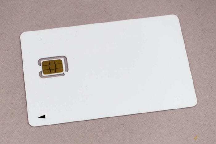nuroモバイルのSIMパッケージに入っていたのは真っ白なSIM
