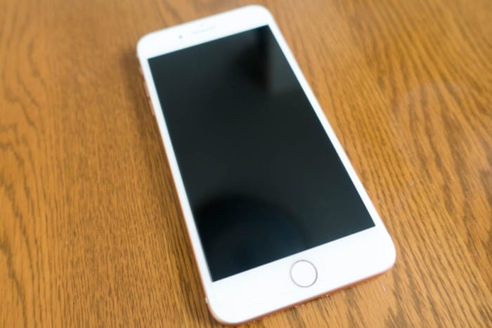 保護ガラスはiPhoneの定番アクセサリー