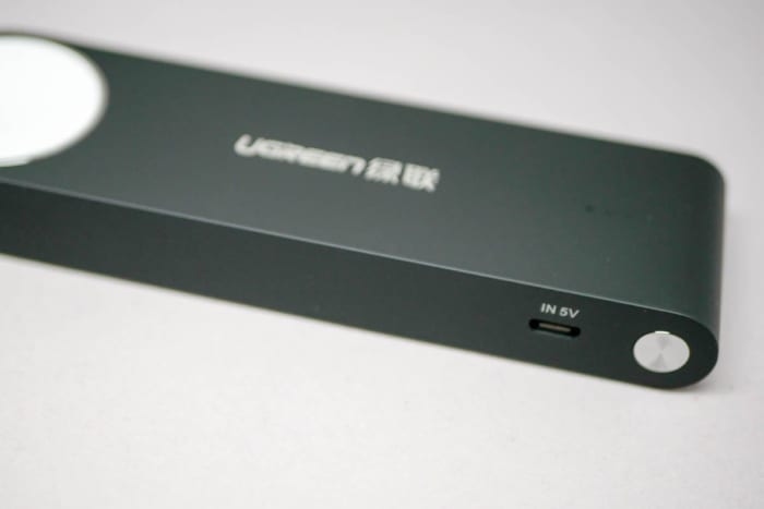 充電はmicroUSB