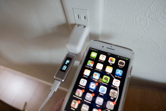 USB-C - LightningケーブルでiPhone 8 Plusを充電