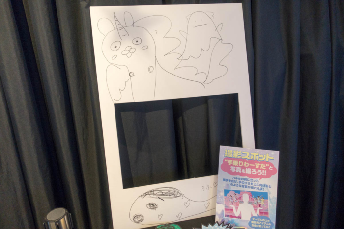 裏はメンバーが書いた『雑』な絵w