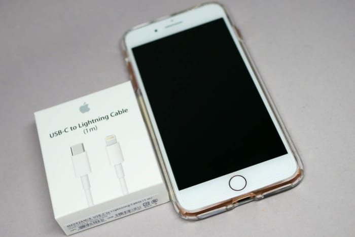 USB-C - Lightningケーブルのパッケージは小さい