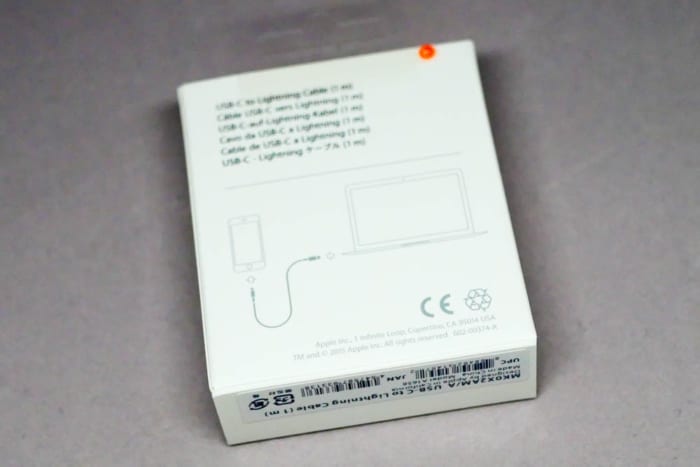 USB-C - Lightningケーブルパッケージの裏面