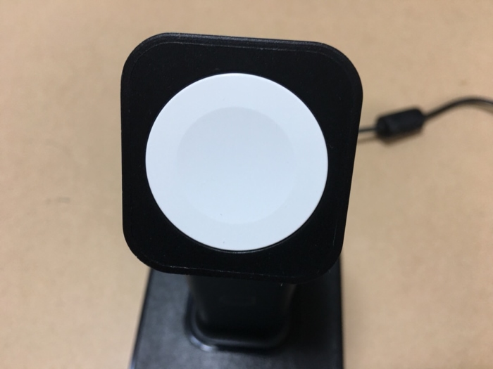 内蔵タイプのApple Watch充電器は珍しい