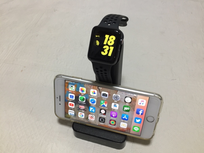 Apple WatchとiPhoneを1つのACコンセントで充電出来ます