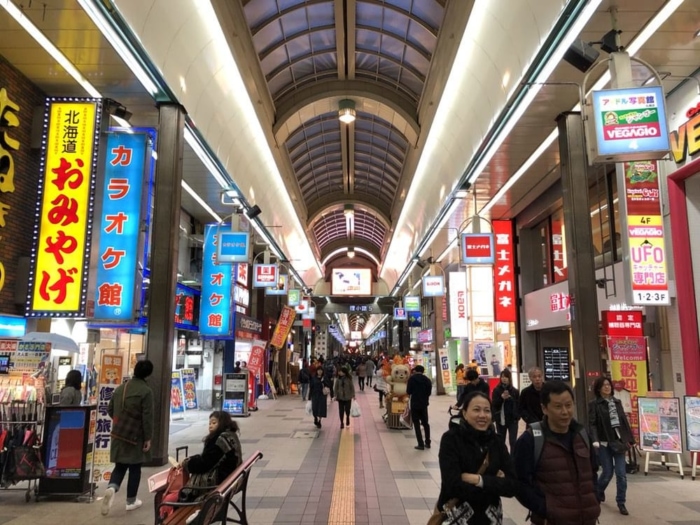 大通公園とすすきのの間にある狸小路商店街内