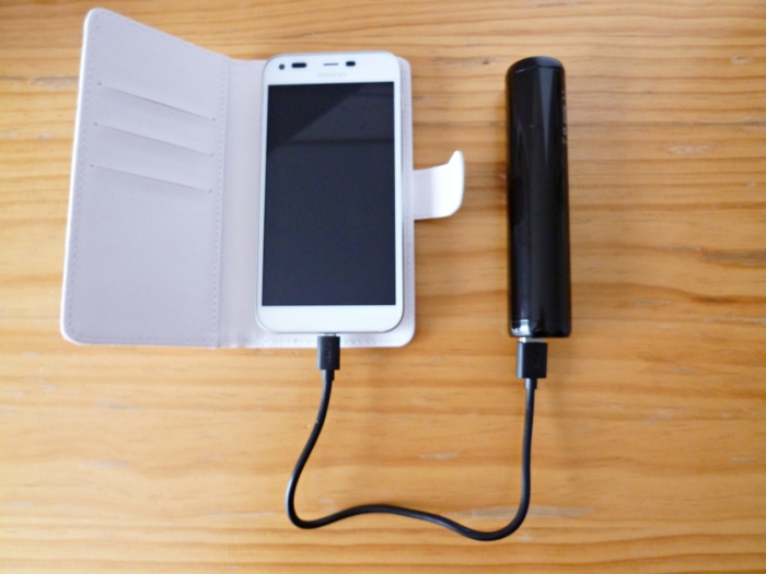 同梱品のMicro USB ケーブルを使用