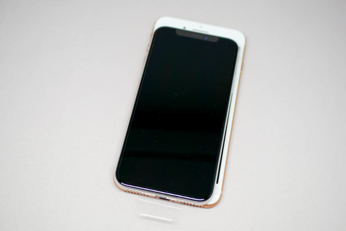 iPhone XとiPhone 8 Plusの比較(上から)