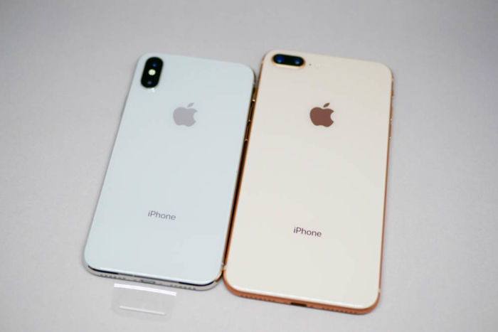 iPhone XとiPhone 8 Plusの比較(背面)