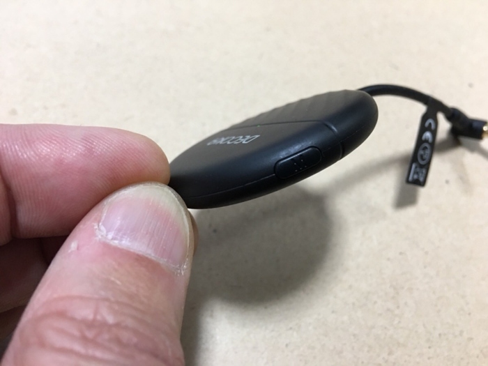 時的に周囲の音をはっきり聞き取れるようにする、モニタースイッチ
