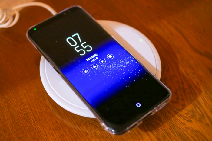 満充電になるとLEDが緑色に