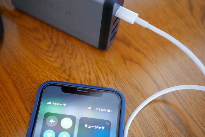 USB-C Lightningケーブルを使えばiPhone Xを急速充電可能