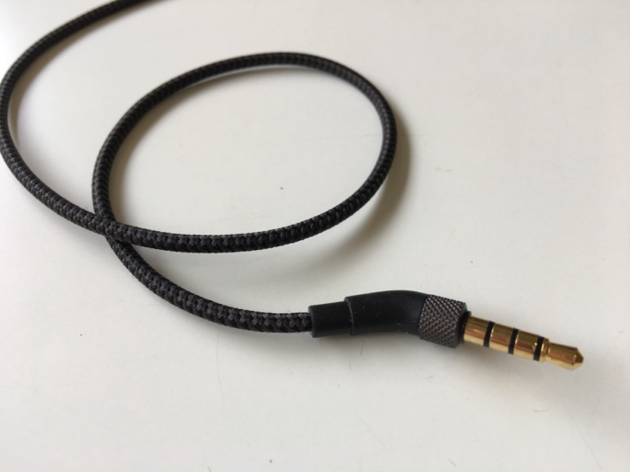 ジャック部分が微妙に曲がっていることで力の方向がずれて抜けにくい