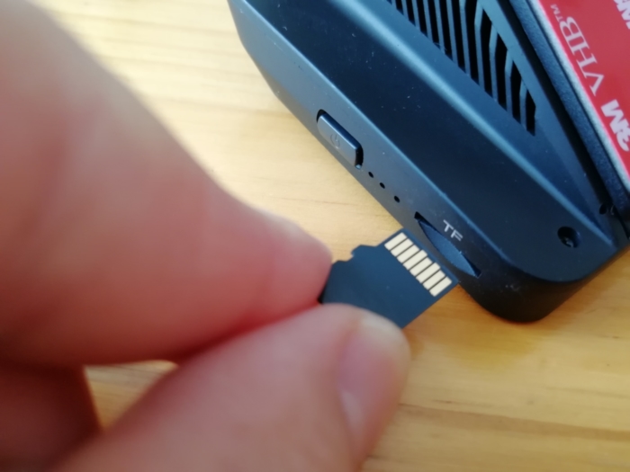 MUSON(ムソン) ドライブレコーダー 1080P NOTE1 SDカードスロットにSDカードを入れる