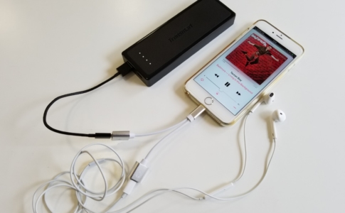 「Lightning 2ポート付きiPhone変換ケーブル」使用イメージ