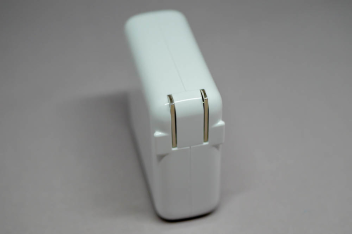 「Anker PowerPort ll PD」のプラグ収納状態