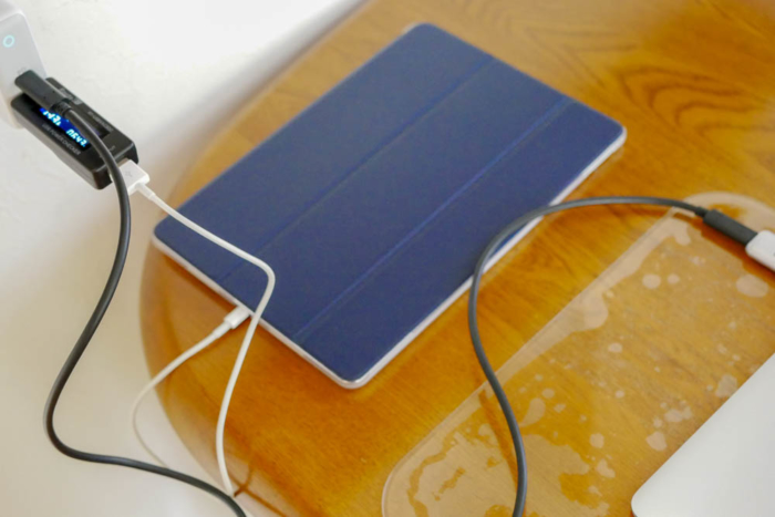MacBookとiPad Proを同時に充電