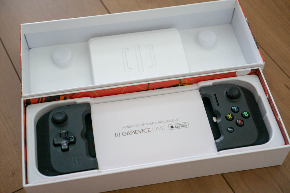 「GAMEVICE Game Controller for iPhone v2」本体