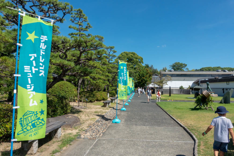分館に続く道
