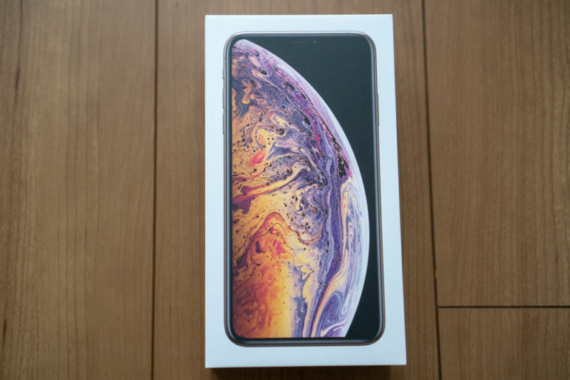 iPhone XS Maxの化粧箱を真上から