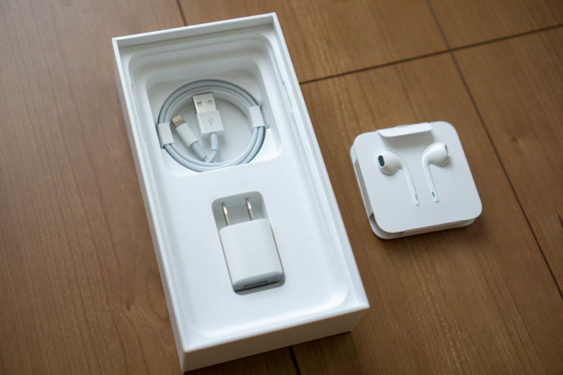 同梱品はiPhone Xまでと同様