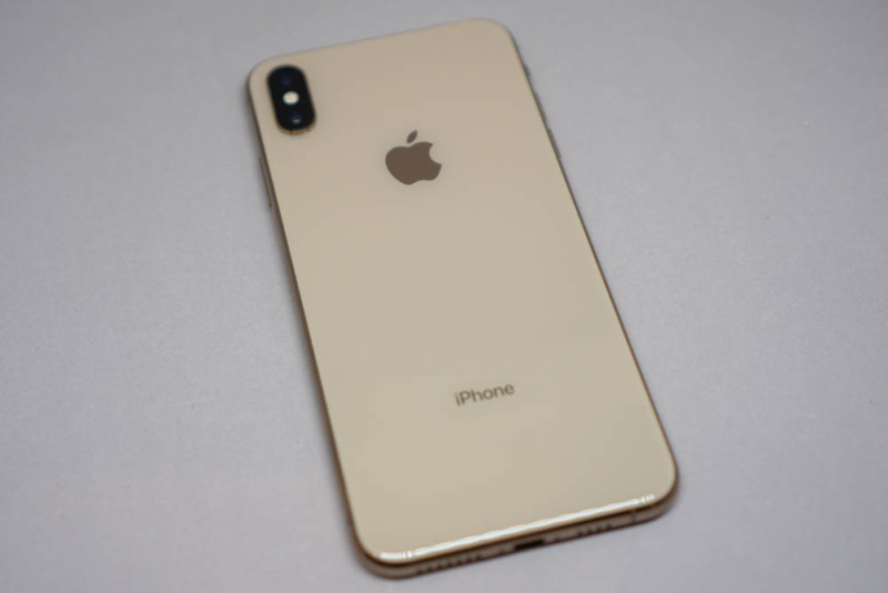 iPhone XS Maxを裏面から