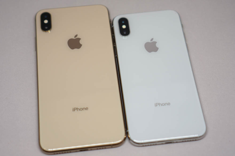 iPhone XとXS Maxの比較(背面)