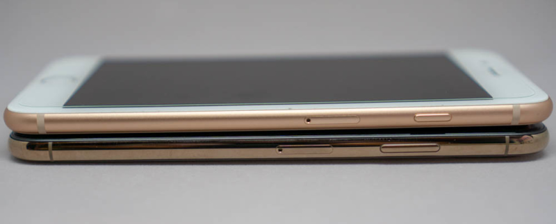 iPhone 8 Plusと比較(側面のフレーム)