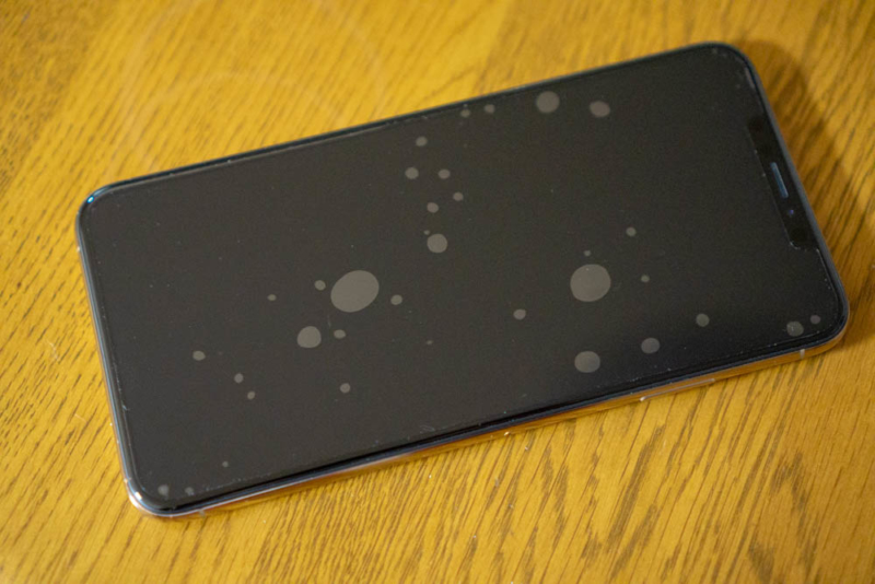 気泡だらけのiPhone