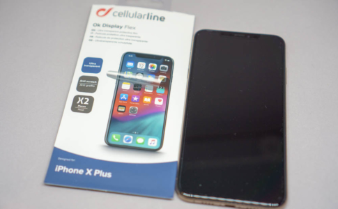 Cellularline「OK DISPLAY」貼り付け後のiPhone