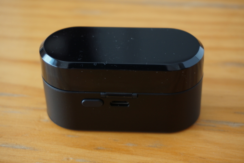 SoundPEATS(サウンドピーツ) Truengine Bluetooth イヤホン 充電ケースの後ろ側