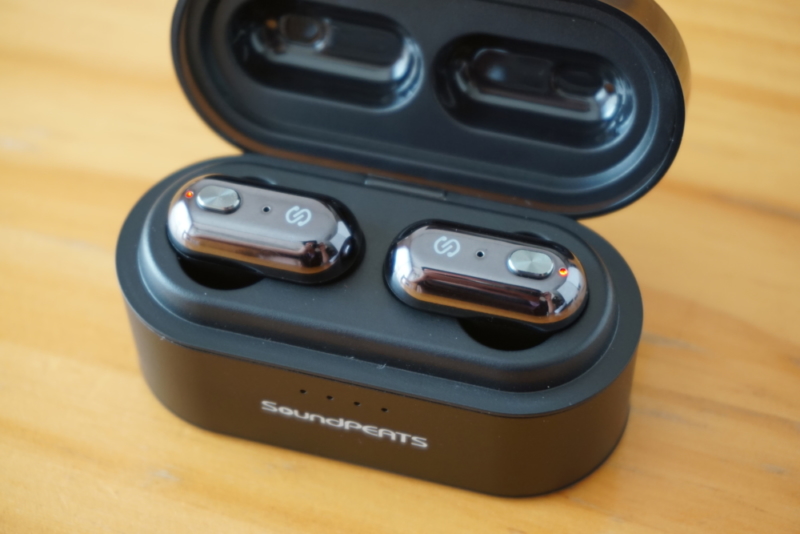 SoundPEATS(サウンドピーツ) Truengine Bluetooth イヤホン 充電開始