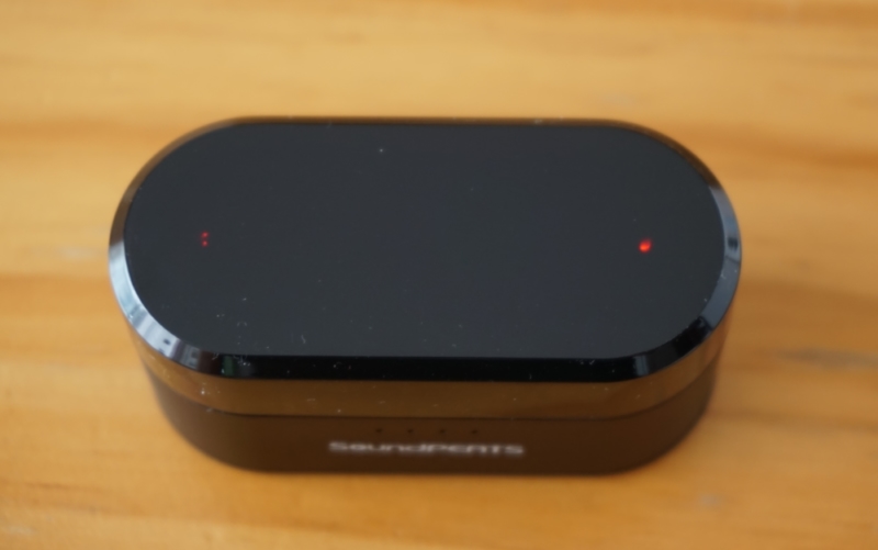 SoundPEATS(サウンドピーツ) Truengine Bluetooth イヤホン 充電開始