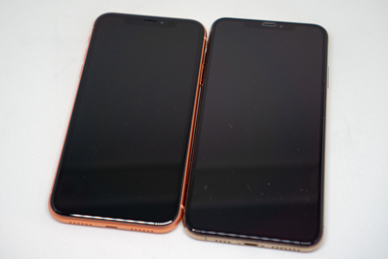 iPhone XRとiPhone XS Maxの正面比較