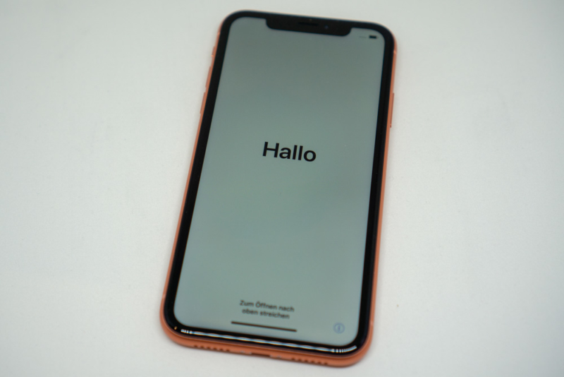 iPhone XRを電源ON