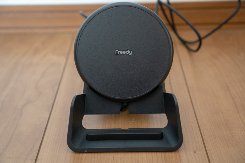 「Flex 10Wワイヤレス充電パッド EA1201S」を正面から