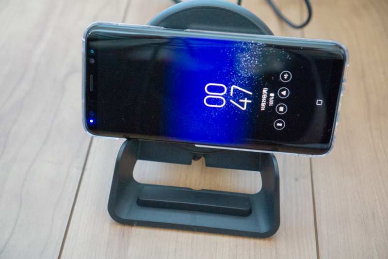 Galaxy S8も横向きで充電できる