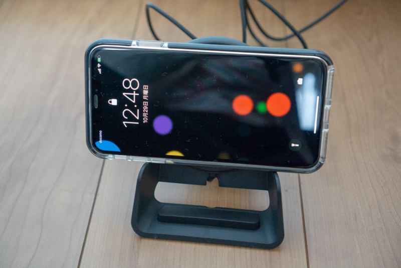 iPhone XS Maxを横向きで充電