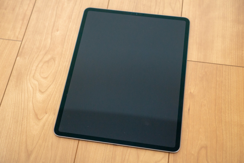 正面からiPad Proをチェック