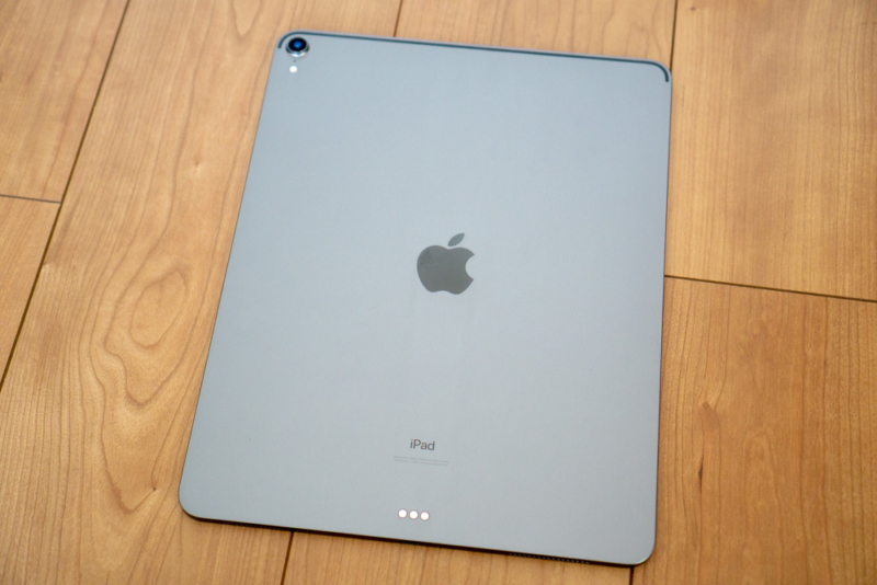 背面からiPad Proをチェック