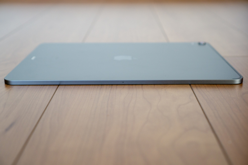 iPad Proを右側面からチェック