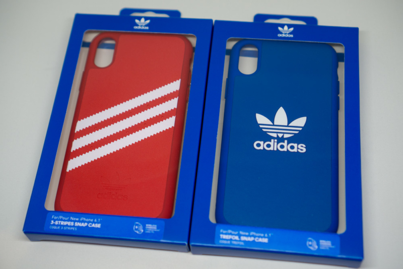 カラフルなiPhone XR向けadidasケース
