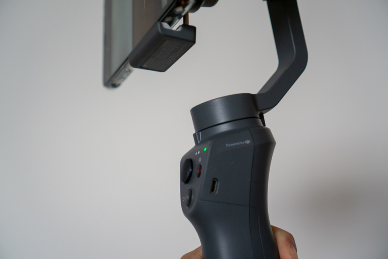 側面には充電用のmicro-USB端子