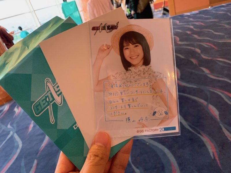 横山玲奈のソロ写真