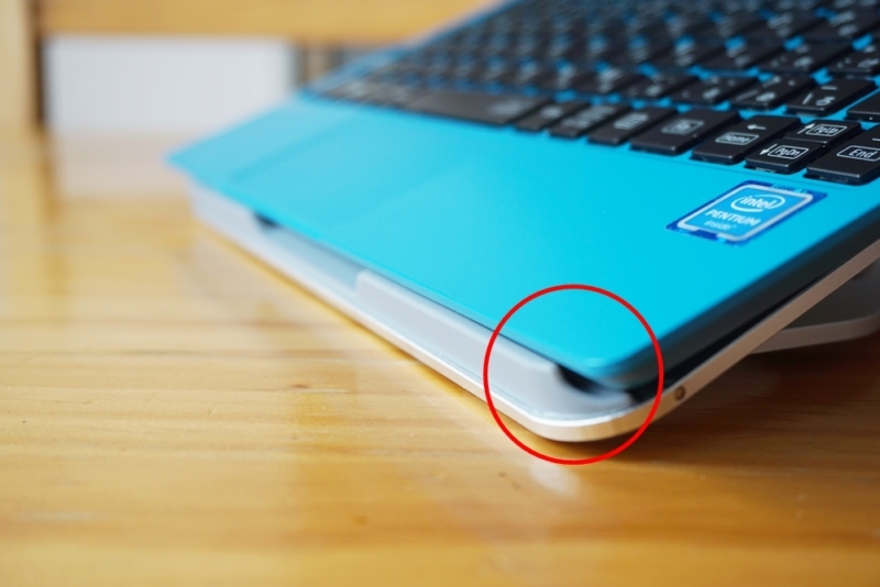 Humixx PC スタンド本体の下側ばくの字になっている