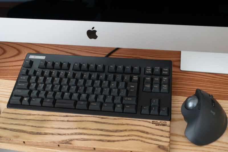 キーボードとマウス(トラックボール)